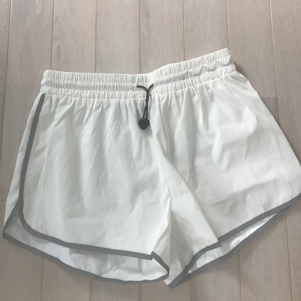 Women’s White Shorts Lg Nylon Fabric 100%poly New